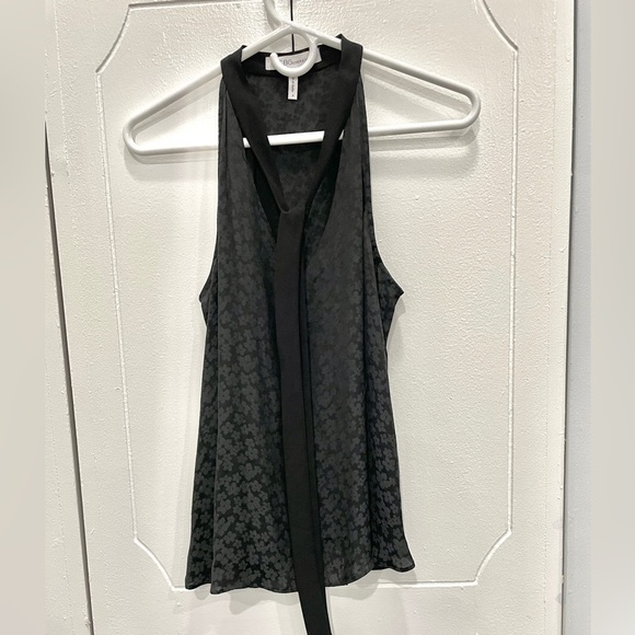 BCBGeneration Black Sleeveless Floral Longline Top Tie Collar - Picture 1 of 10